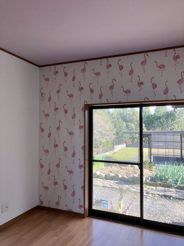 フラミンゴ:FE6390 天井:FE6053 サンゲツ 子供部屋
