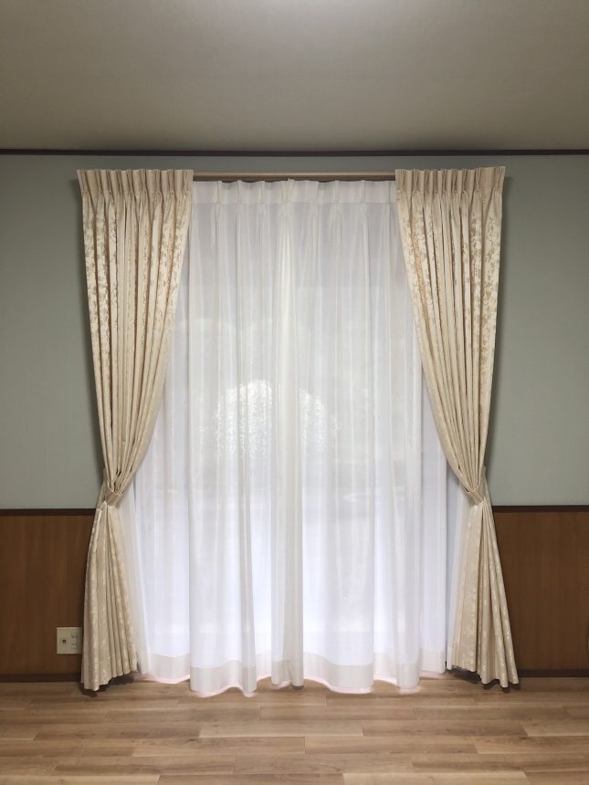グリーンクロス:BA3367 花柄:BA3163 天井:BA3130 SINCOL