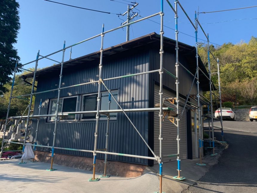 小屋改修工事 ガルバニウム鋼板 車庫